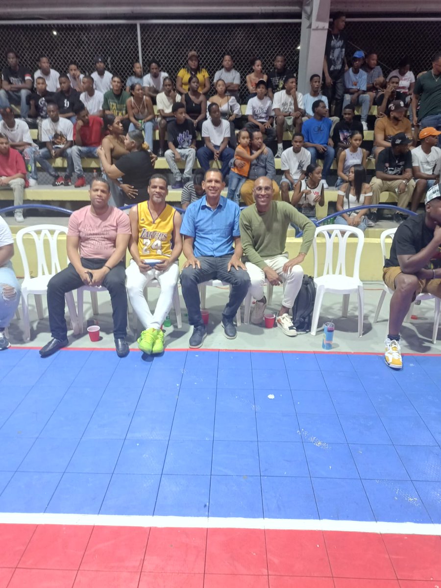 dolkin02er's tweet photo. Gracias al comité organizador por la invitación a presenciar el torneo de baskebol Superior Villa Altagracia .
 Los atletas de estos equipos que brindaron un gran espectáculo deportivo.

🌟Pajarito.
🌟10Casita.
🌟Barrió Duarte.
Pueblo Nuevo.
🌟Invi Duarte.
🌟Teruel. https://t.co/Y71YGZPjXS