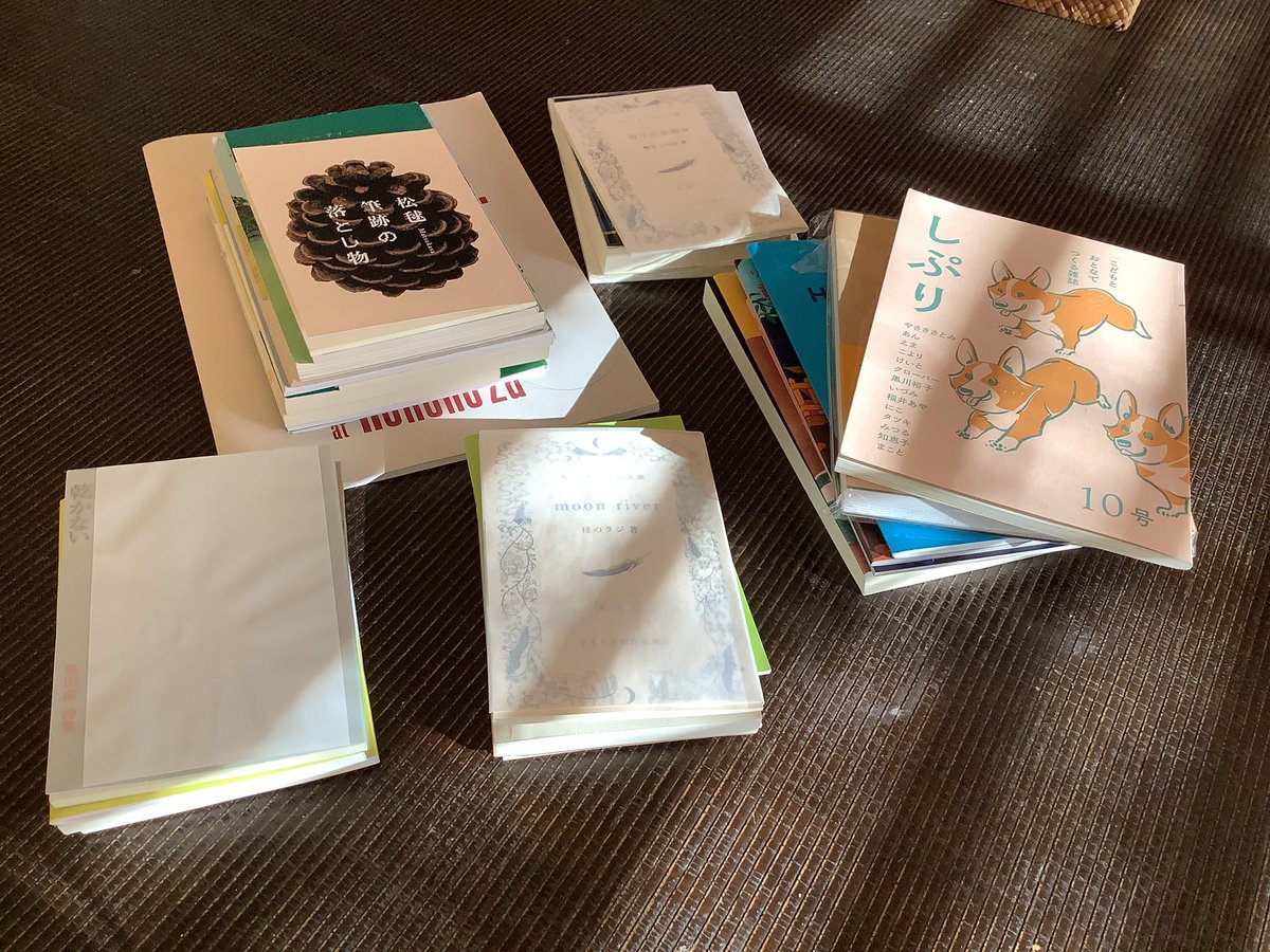 hibi_d_room's tweet photo. 今度の日曜日
@HONBAKOcafe でSTOREDAYを行います。
引き続き、集めたZINEを読んでは、情報と感想をつけて整理中。
色々あるのでZINEコレクション見に来てください。
#parksidebooks #STOREDAY https://t.co/ck9zjLn3fM