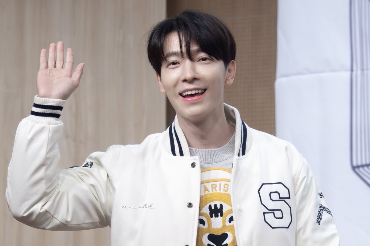 ShaleHaeHae's tweet photo. 🐶: Hi 👋☀️💛

#donghae #동해 https://t.co/tVS4ZFRTnl