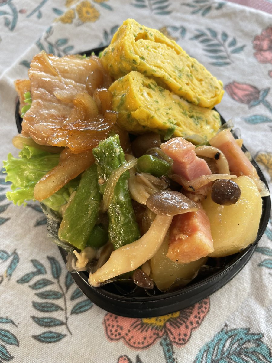 ONE_umui_densa's tweet photo. おはようございます
(((o(*ﾟ▽ﾟ*)o)))
今日のJK弁当- ̗̀𖤐
じゃがバターアスパラ炒め⸌⍤⃝⸍
残念ながら…弁当忘れてったJK😣どんまい💦
今日もいい陽だℓσνє♡Myself

 #お弁当記録 #お弁当作り #母弁
 #しょんぼりおいてけぼり弁 https://t.co/WMEFNNcn7G