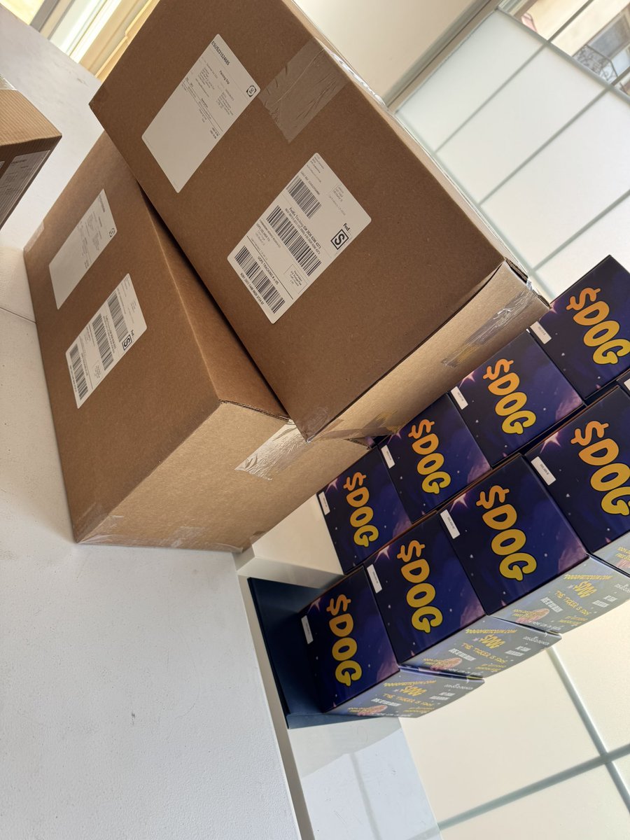 LeonidasNFT's tweet photo. People are literally mailing $DOG stuffed animals and letters to the @coinbase headquarters asking for $DOG to be listed

I've been saying it for months and I will say it again

No memecoin community is stronger than the $DOG Army! https://t.co/8CSt8kfSRH