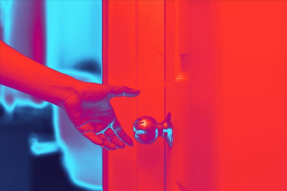 MENAFN's tweet image. Why Do I Get Static Shocks From Everyday Objects? Is It My Shoes? #Static #Shocks #Everyday #Objects? #Shoes? #USA #Russia #Biden #Ukraine #War #Palestine #Gaza #Israel # dlvr.it/TGZKT9