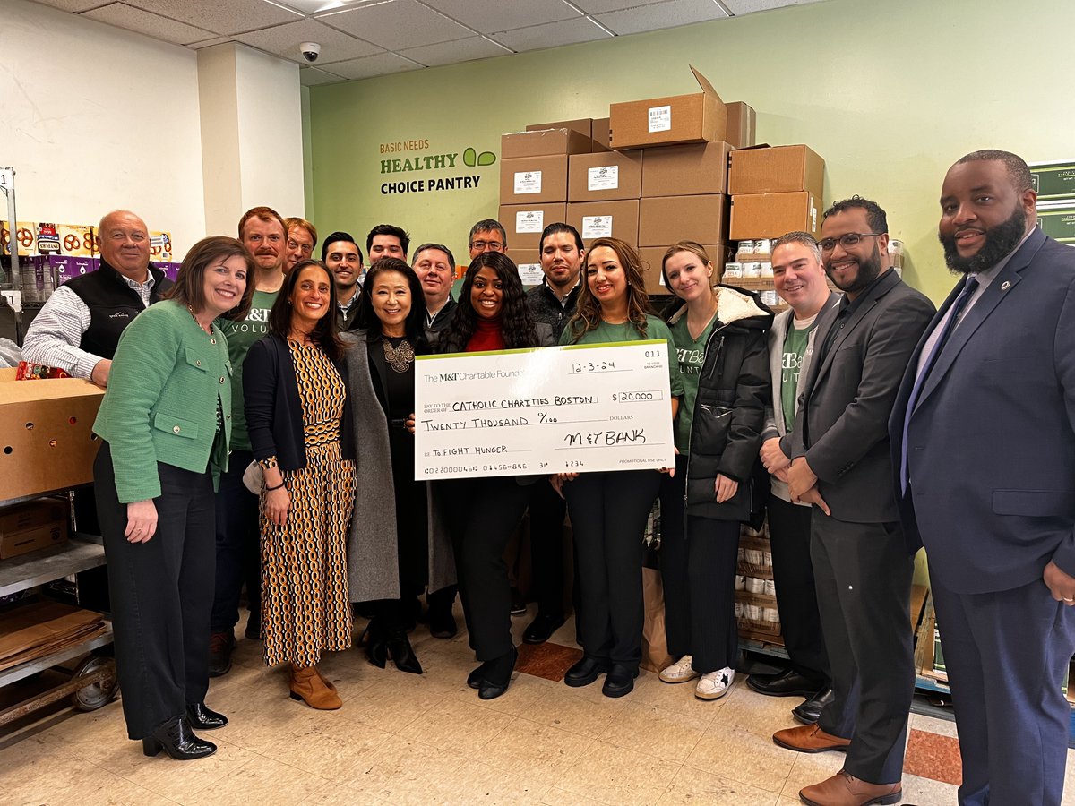 On #GivingTuesday, <a href="/MandT_Bank/">M&T Bank</a>'s Charitable Foundation awarded $20,000 to @CharitiesBoston's Yawkey Food Pantry. Thank you Grace Lee, Mass. Regional President for M&amp;T Bank, State Rep. <a href="/BrotherChris617/">Christopher Worrell</a>, and all the volunteers for their support.

Read more: ow.ly/P2wu50UkrQT