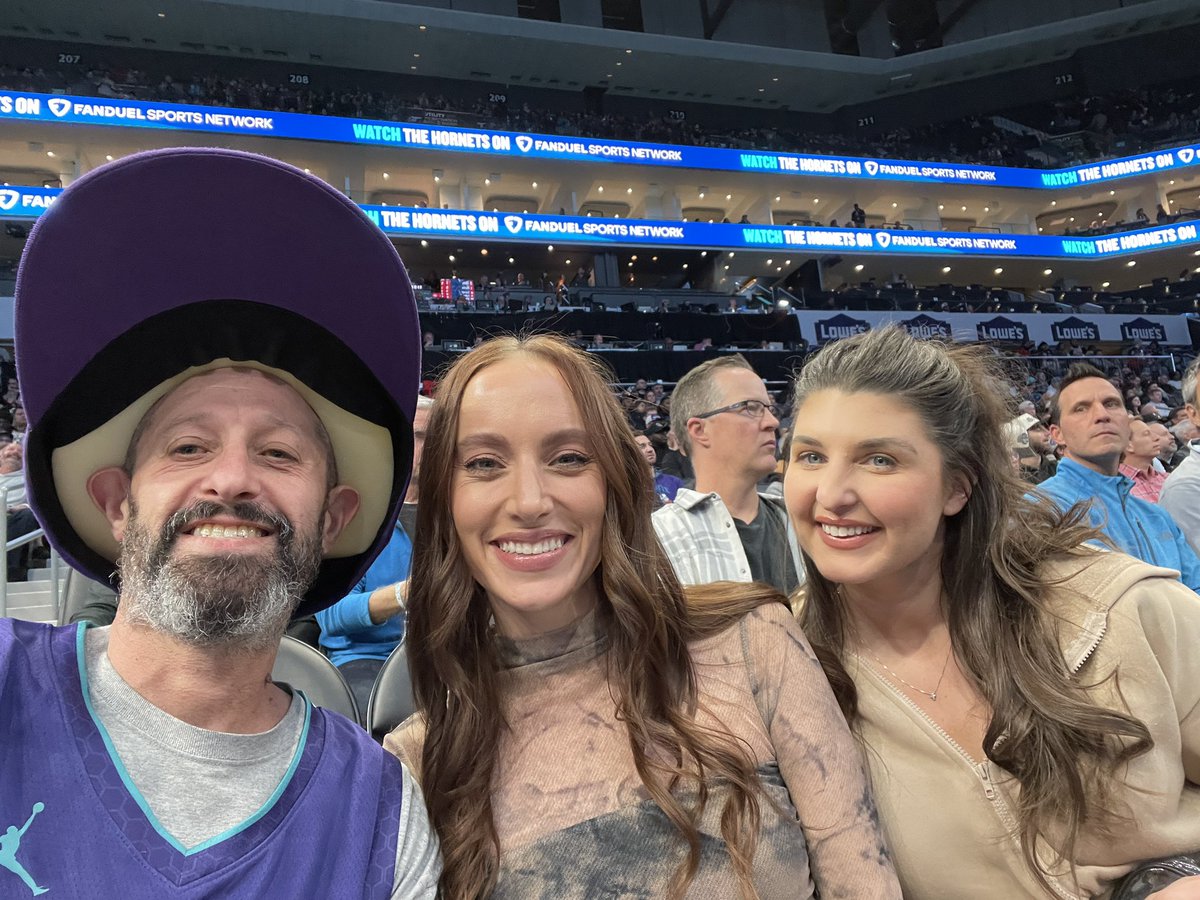 EricBerman72's tweet image. Great to see @ashstro and @MeghanBragg at the game!  @hornets #hivementality @wcnc @SportsWCNC #wcnc