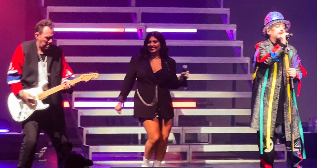 The Boy does Marc -
“Get It On”- Boy George &amp; Culture Club covering the immortal Marc Bolan &amp; T Rex <a href="/3ArenaDublin/">3Arena</a> - 3 December 2024

🎥-> youtu.be/lTlSSEybuS0?si…