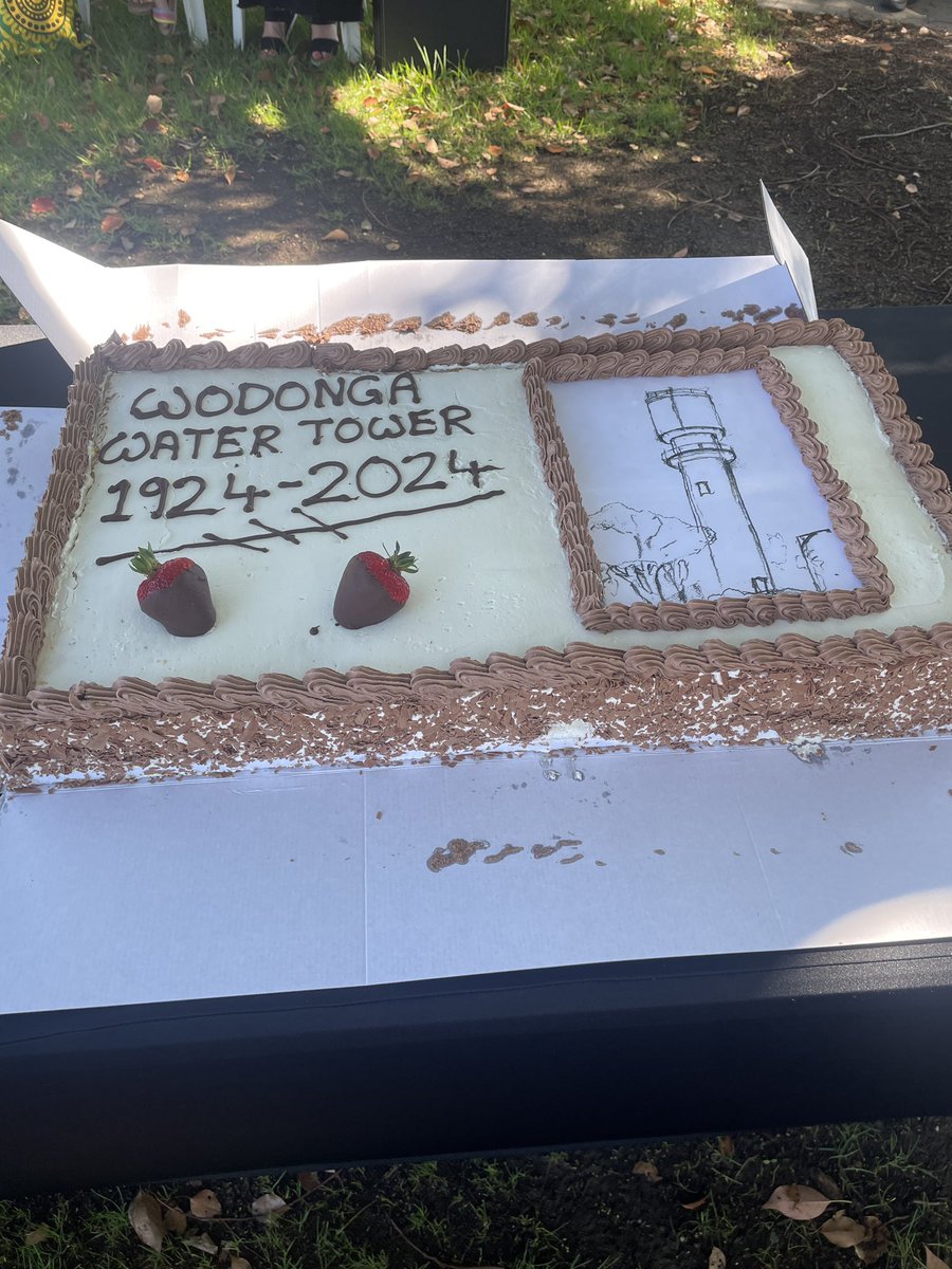 anthony bunn (@adbunn) on Twitter photo Birthday cake for centenary of Wodonga’s most famous structure. Birthday cake for centenary of Wodonga’s most famous structure.