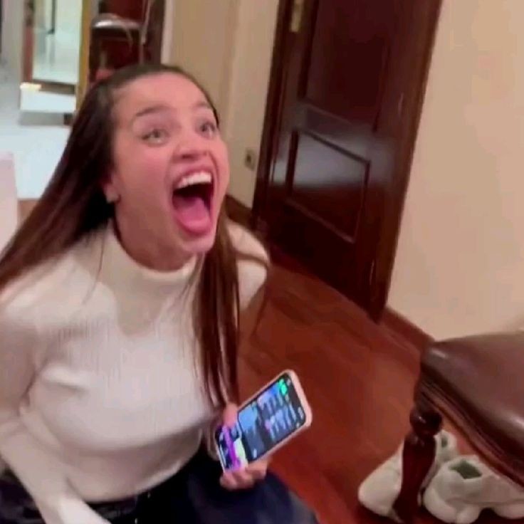 veleztoxiic's tweet photo. EL FLACO TIRABA QUE IBA A SACAR SU PRIMER SENCILLO ASÍ DE LA NADA Y SE IBA, WTF, COMO SIGO YO CON MI VIDA, QUE TE PASA ERICK BRIAN? PSICÓPATA https://t.co/A29ECqZDdT