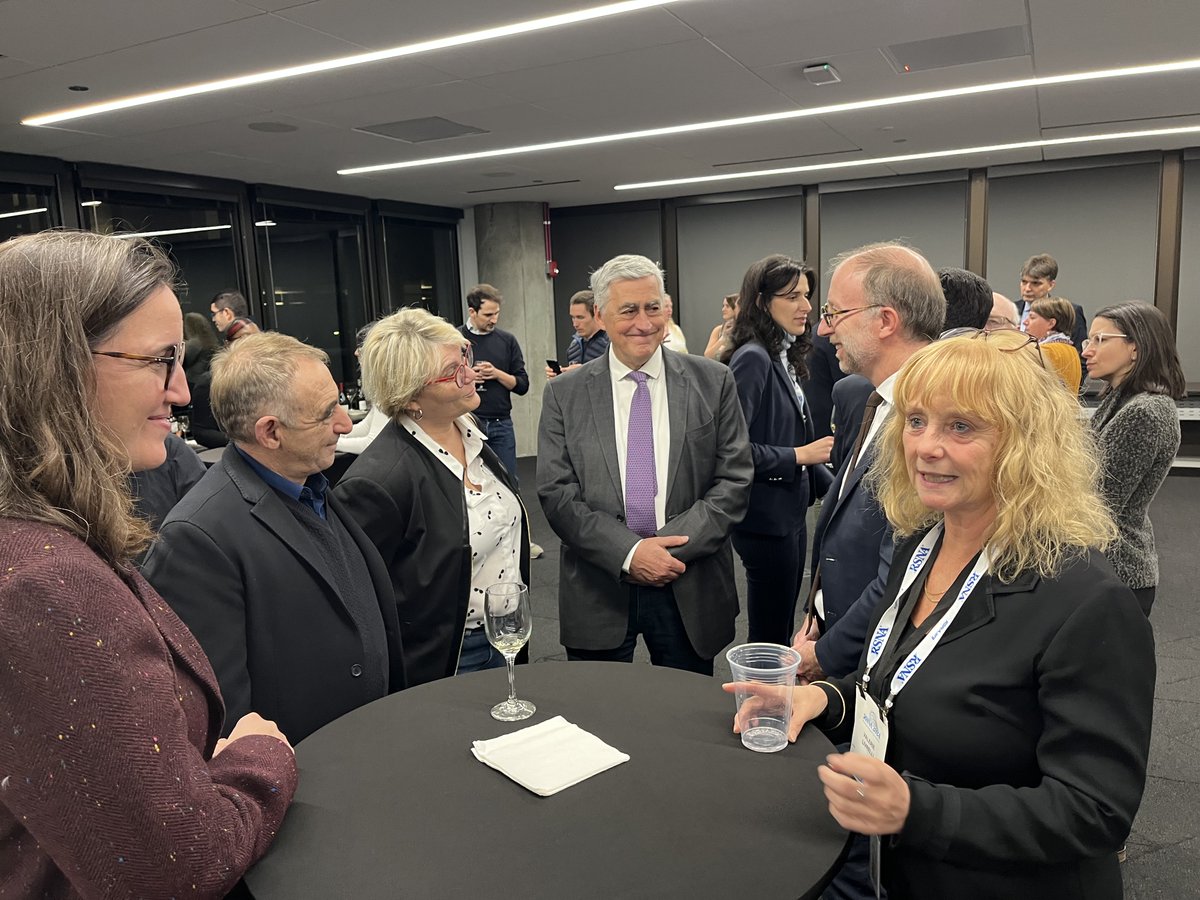 Great visit at the #RSNA2024 where Consul Gen. Tagand met innovative French companies showcasing their expertise in #radiology, #healthcare, and #AI-powered imaging. Big thanks to all the French and U.S participants at our networking event. Looking forward to new collaborations!