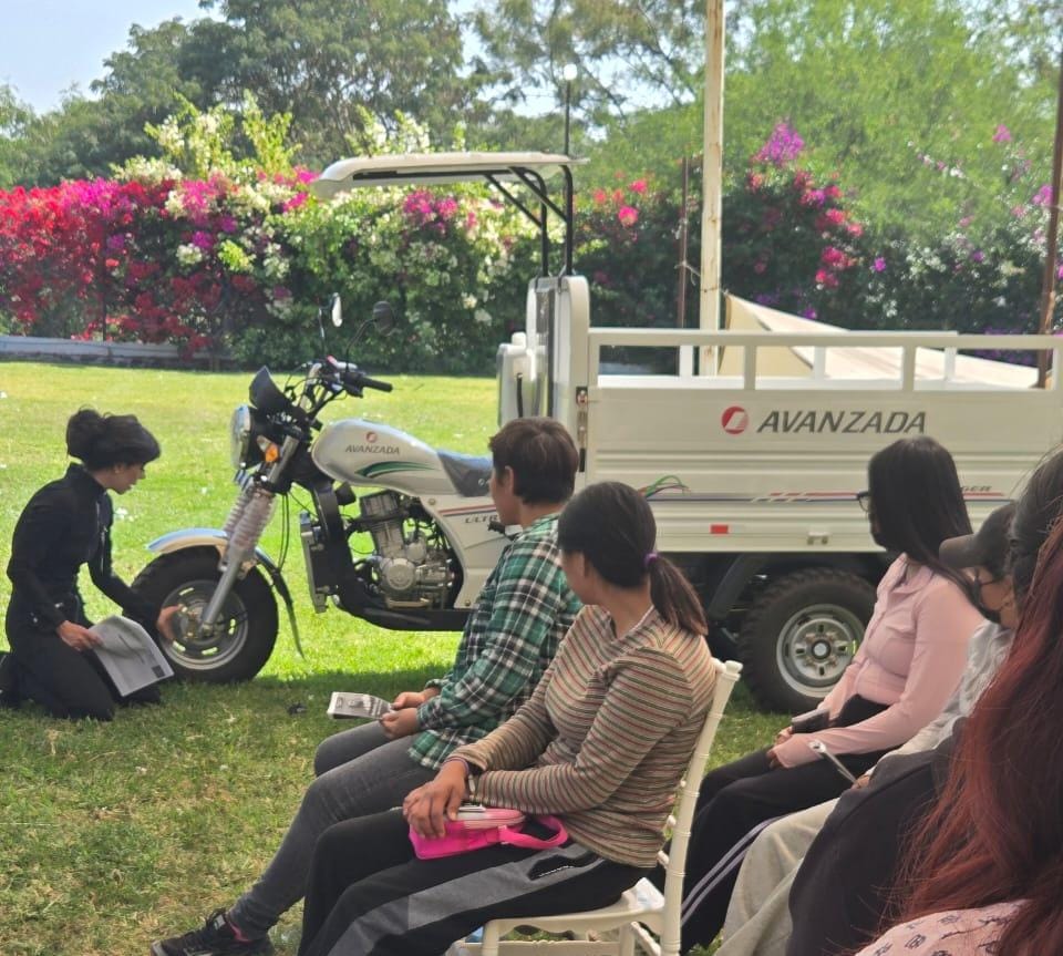 #03Dic 
🛺♀️ SE IMPARTE TALLER DE MECÁNICA BÁSICA PARA MUJERES MOTOCICLISTAS
<a href="/ManriqClarisa/">Clarisa Manrique</a> 
Más ℹ️ 👇🏻 
facebook.com/share/p/14ho5m…