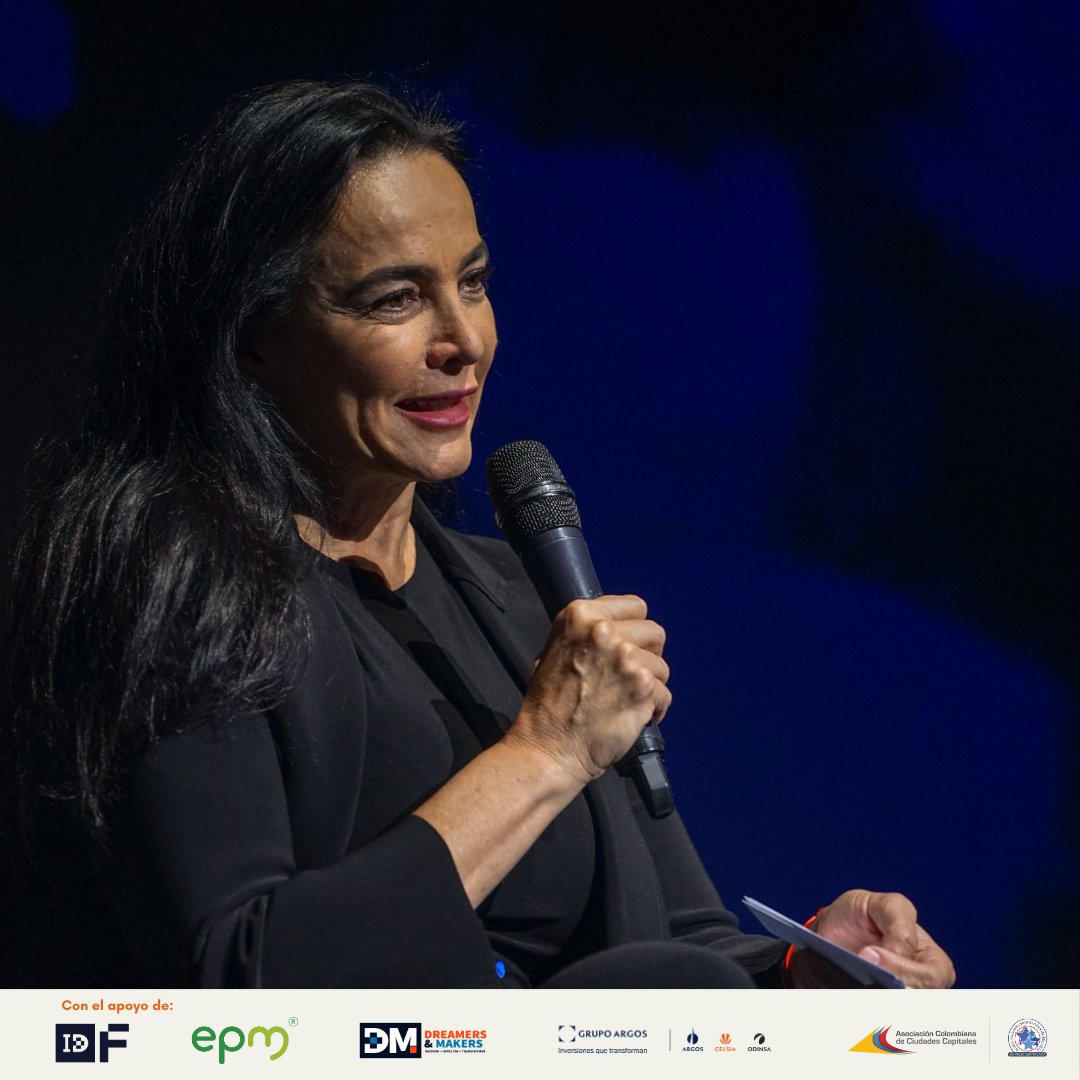 fimasd_org's tweet photo. José Zes, Celina Bottino y Luz María Zapata, moderados por Hassan Nassar, exploraron cómo la IA impulsa inclusión social y desarrollo sostenible en territorios. #ForoIA #ForoID #Fimasd https://t.co/SuOiJNDgJb