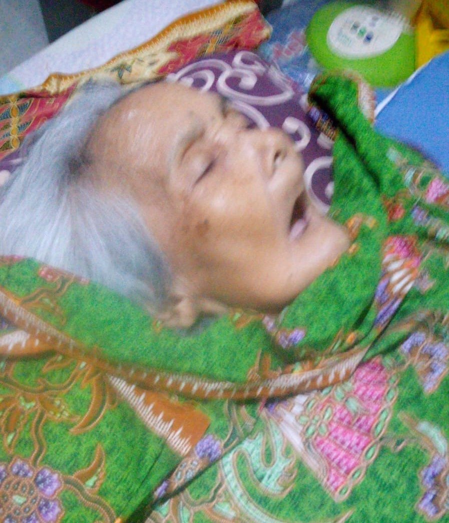 Assalamualaikum, innalillahi wainnailahirajiun, Allohummaghfirlaha warhamha wa'afihi Wafuanha, telah berpulang ke rahmatullah, ibu/nenek/uyut kami, Ny. H. Atikah Bt. Wahyo, jam 05.55 pagi ini di Tasikmalaya, mohon doanya smoga alm ditempatkan di Surga-Nya nanti, Aamiin YRA🤲🏻🤲🏻🤲🏻
