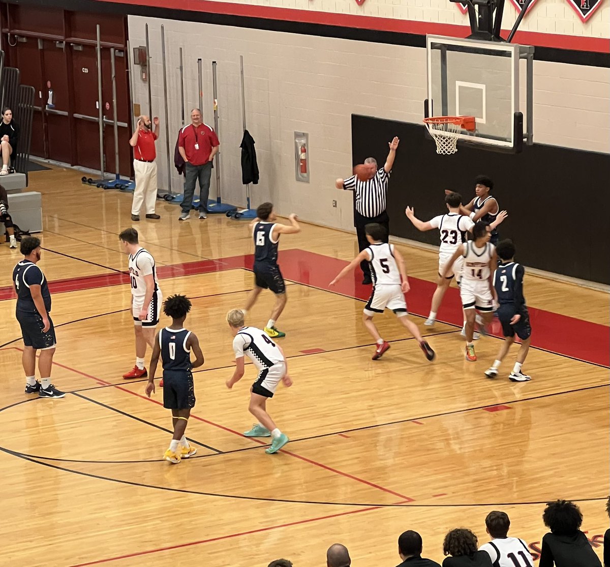 Let’s go Muhlenberg! 💙💛🏀