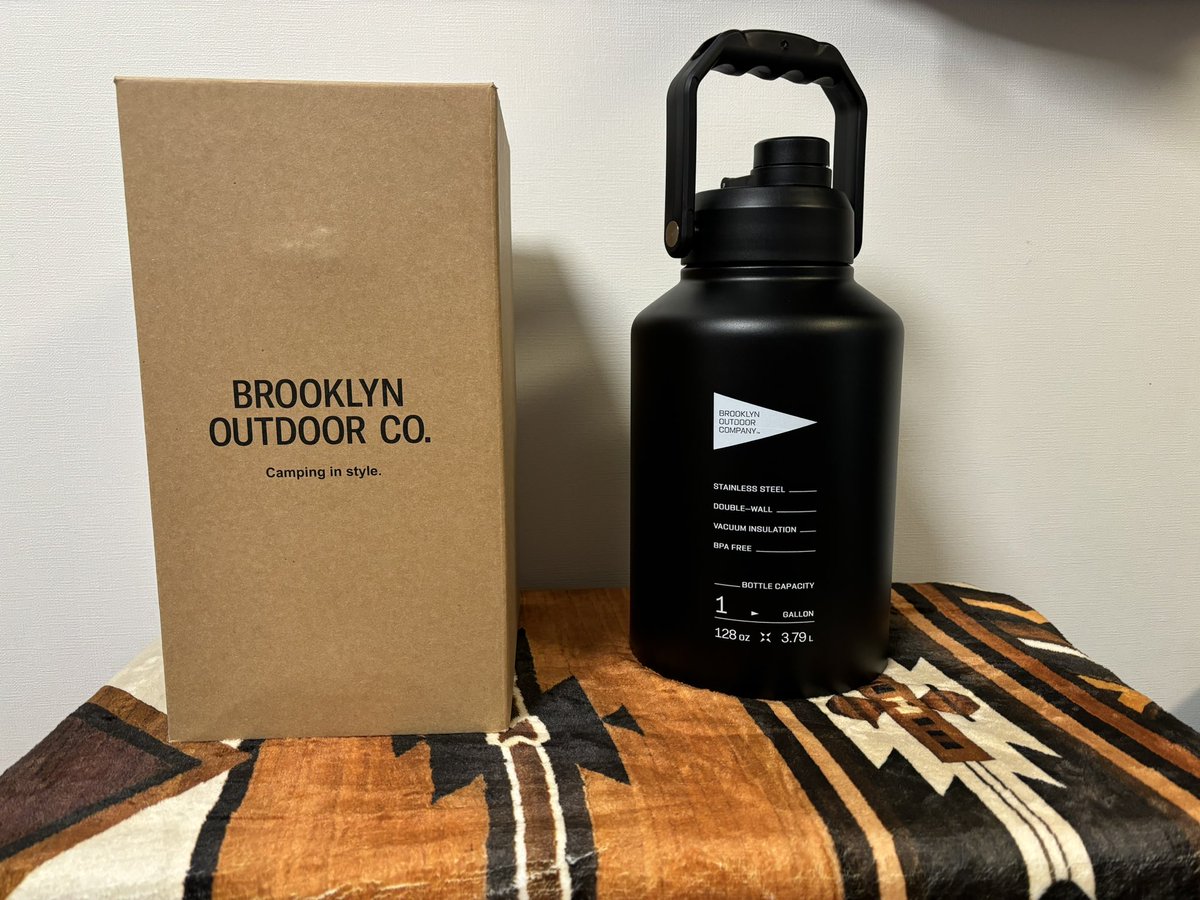 satoshitax1's tweet photo. 今回ポチったのはBROOKLYN OUTDOOR COMPANYのThe Cool Jug 1 GALLON［ブラック］
見た目オシャレで機能性も高いのに値段が安いので最高！
口も広くて氷入れやすい！

https://t.co/oSak6vxnoB
8,980円

#ブルックリンアウトドアカンパニー
#ジャグ
#キャンプギア https://t.co/cY0zUlIxEA