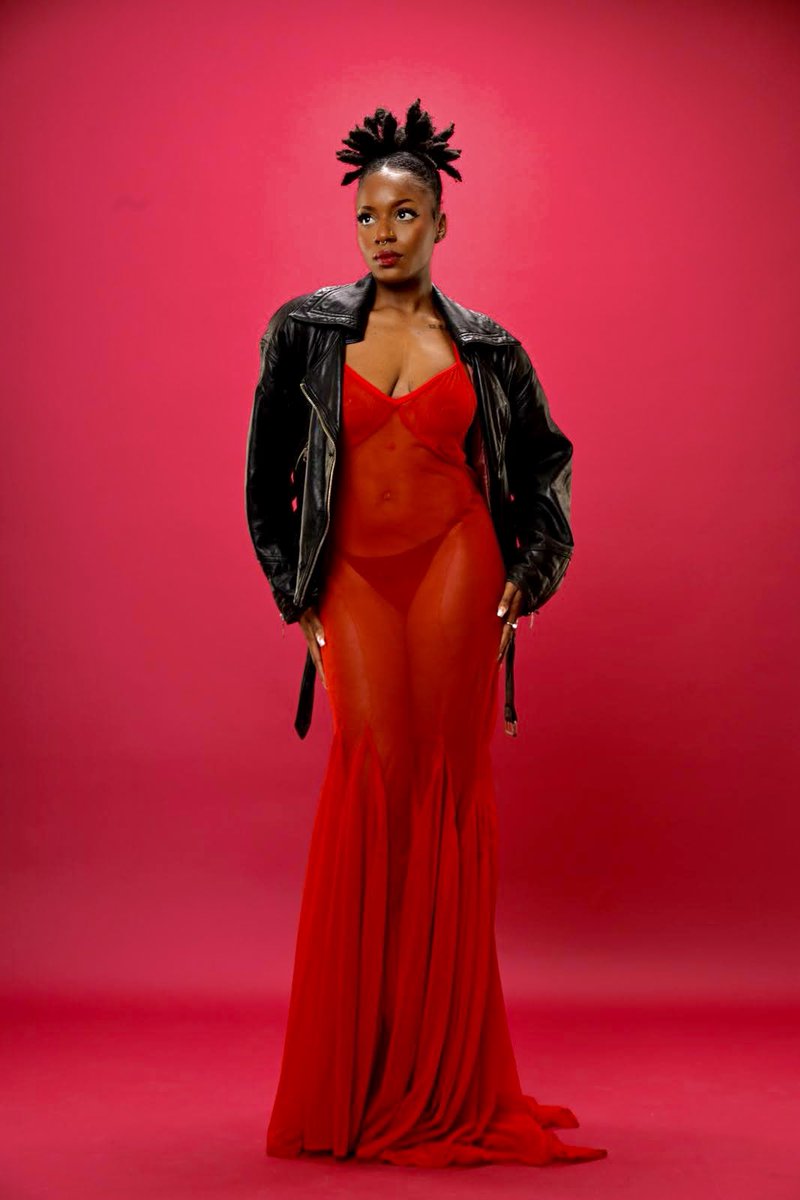 __xochar's tweet photo. i manifested a photoshoot hunniii 💋 https://t.co/hrJHBvyWlH