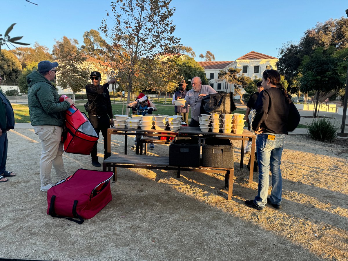 PinUpsForVets's tweet photo. We were able to arrange a delivery of 120 Thanksgiving meals for Veterans, recently homeless, now getting back on their feet at the VA in Los Angeles. A HUGE thank you to fellow nonprofit @every_dayaction  for supporting our Veterans Thanksgiving 2024. 💛 https://t.co/0mGD7rv1il