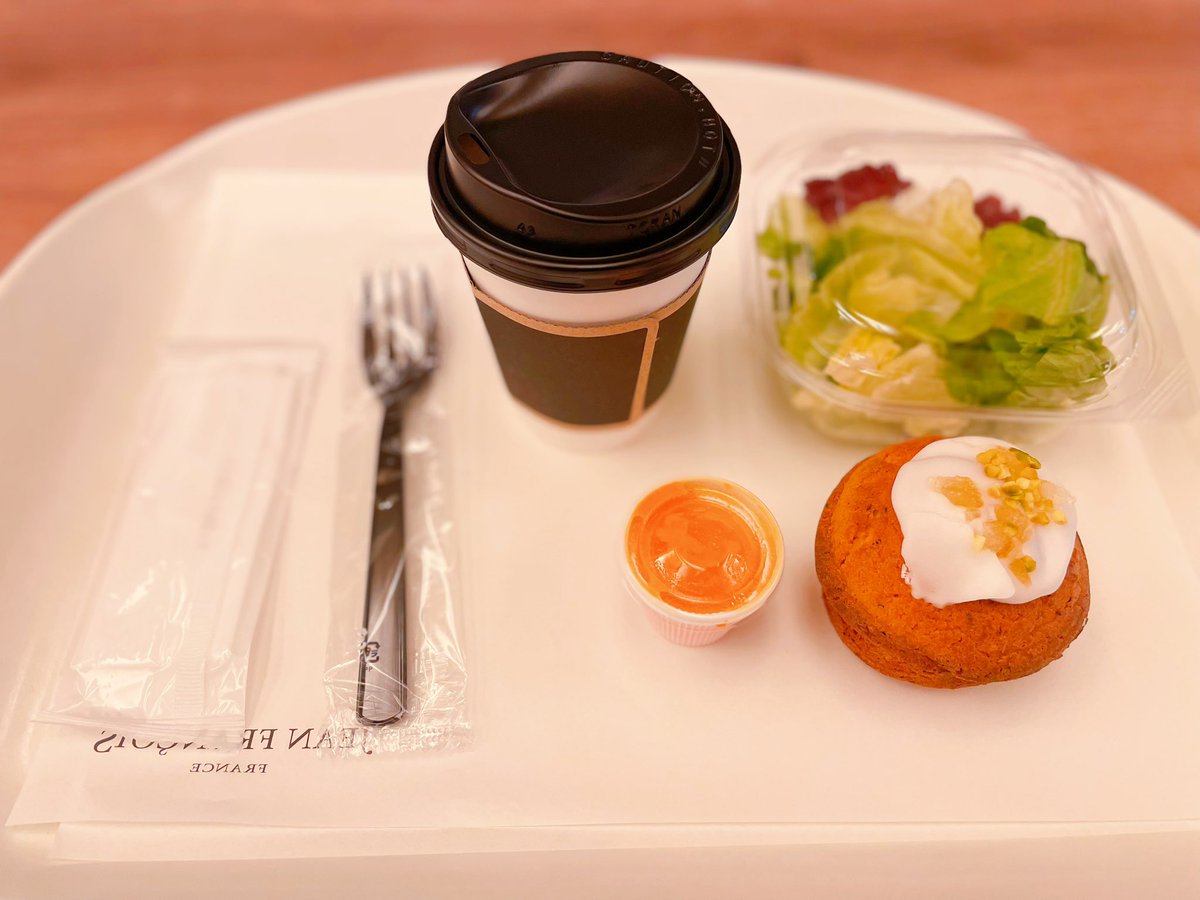 torosalon's tweet photo. CAFE de METOROでのモーニング☕️
低糖質アールグレイマフィン頂きました🥯
アールグレイの甘みとレモンの酸味がマッチしていて美味しい😋サラダが付いているのも嬉しいですね😉
さあ今日も楽しみます✨
#モーニング
#CAFEde METORO https://t.co/HULYyGm4KA