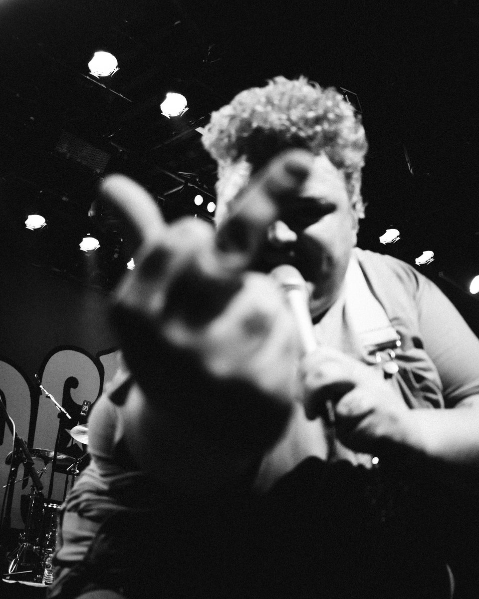 Two back to back nights in Vancouver was the best possible way to end this rollercoaster of a year. 

Thanks to everyone who came out and cheered loud and made me cry on stage last night u guys fuckin rawk 

Time to make new music see you all soon 💕