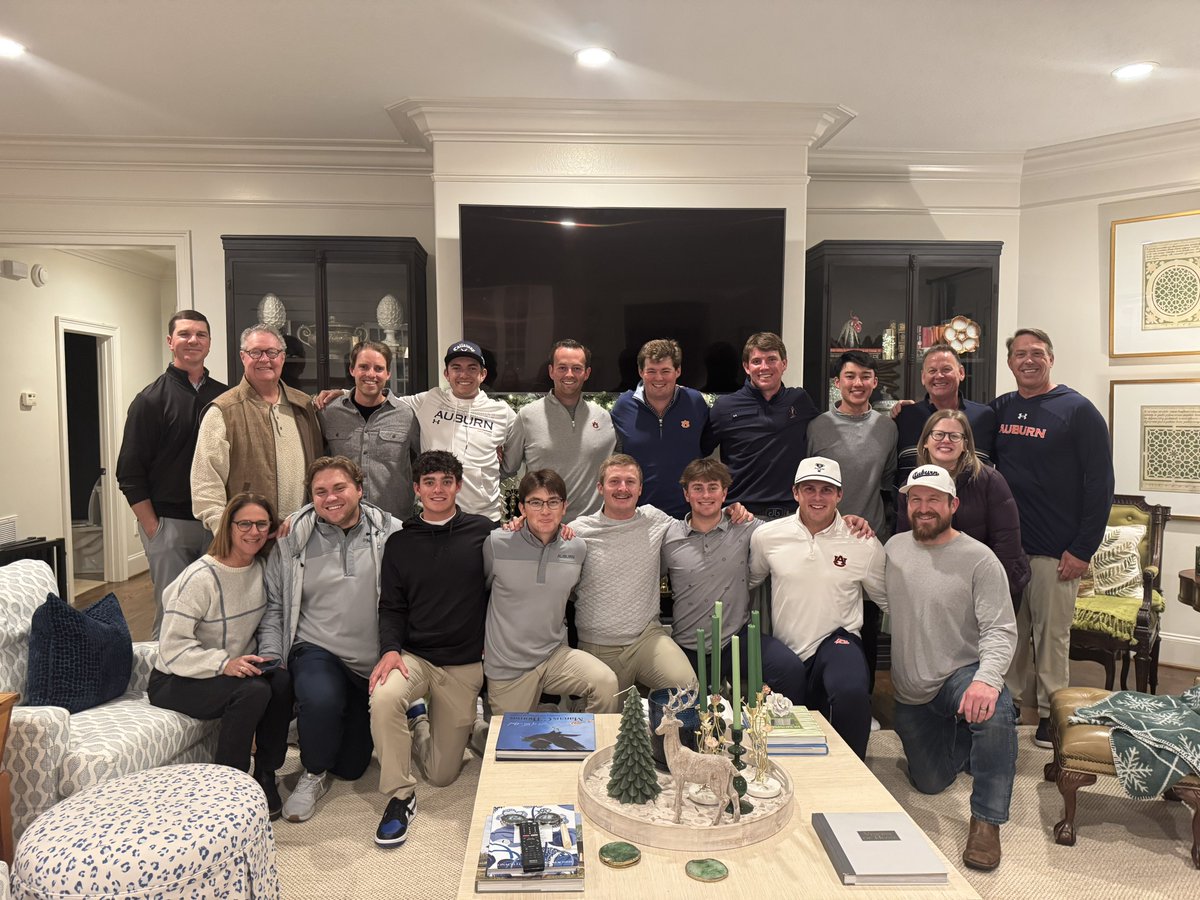 Happy Holidays from the Auburn Golf Family 🎄🤍

#WarEagle
