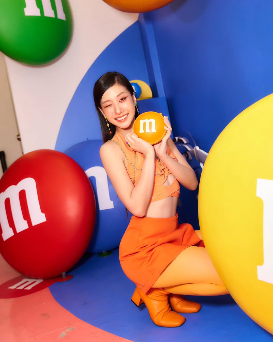 4eveforaye's tweet photo. 𝐈𝐆 𝐮𝐩𝐝𝐚𝐭𝐞 : jorinja
Caption : We wish you a M&M'S season ~ 💚💜💛💙🧡❤️🤎
M&M'S คอลแลบสุดจึ้งกับ kate spade new york จัด Statement Candy Pop-up ที่เหล่าสายแฟสุดชิคพลาดไม่ได้ 🔥
#MMSxkatespade #StatementCandyTH
#4EVE #Jorin4EVE https://t.co/uSLG0D8ExZ