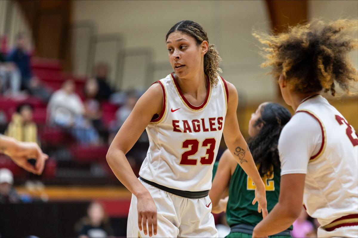 The Bridgewater Eagles are 7-0 to start the season, but there’s still room for improvement as the thick of #ODAC play approaches.

The story: dnronline.com/sports/eagles-…