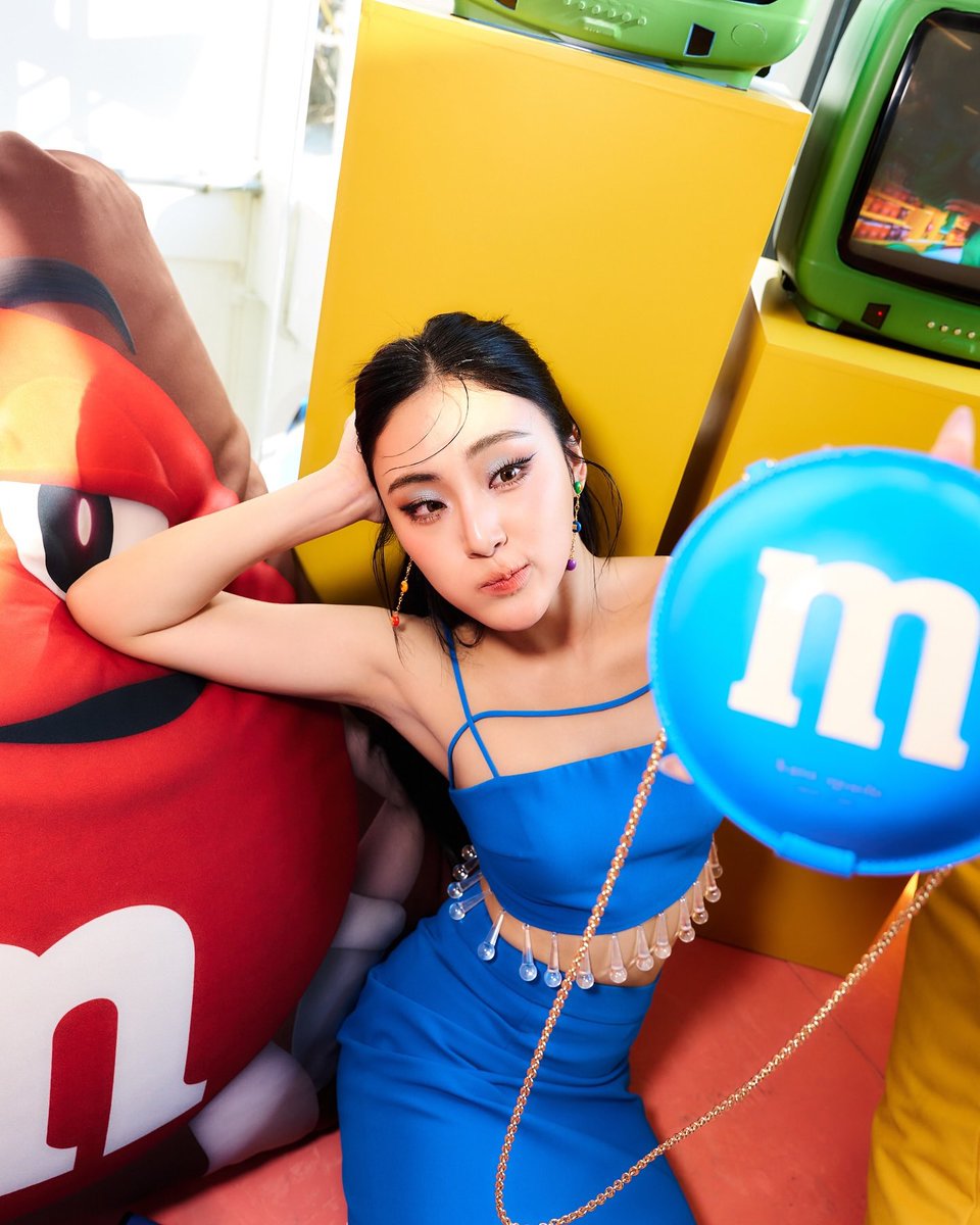 4eveforaye's tweet photo. 𝐈𝐆 𝐮𝐩𝐝𝐚𝐭𝐞 : ppunnch
Caption : Santa doesn‘t know me like M&M’S does 🍫🍬
M&M‘S คอลแลบสุดจึ้งกับ kate spade new york จัด Statement Candy Pop-up ที่เหล่าสายแฟสุดชิคพลาดไม่ได้ 🔥
#MMSxkatespade #StatementCandyTH
#4EVE #Punch4EVE https://t.co/Zsasm0Baie
