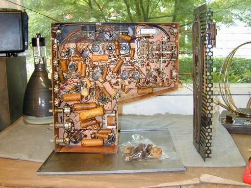 Tammy33855440's tweet image. Motorola&apos;s &apos;Golden View&apos; was the most popular 7-inch television in the late 1940s and early 1950s. The intricate, spaghetti-like internal circuitry of this behemoth was later replaced by a compact PCB, the size of a palm, half a century later. #ElecrowPCB