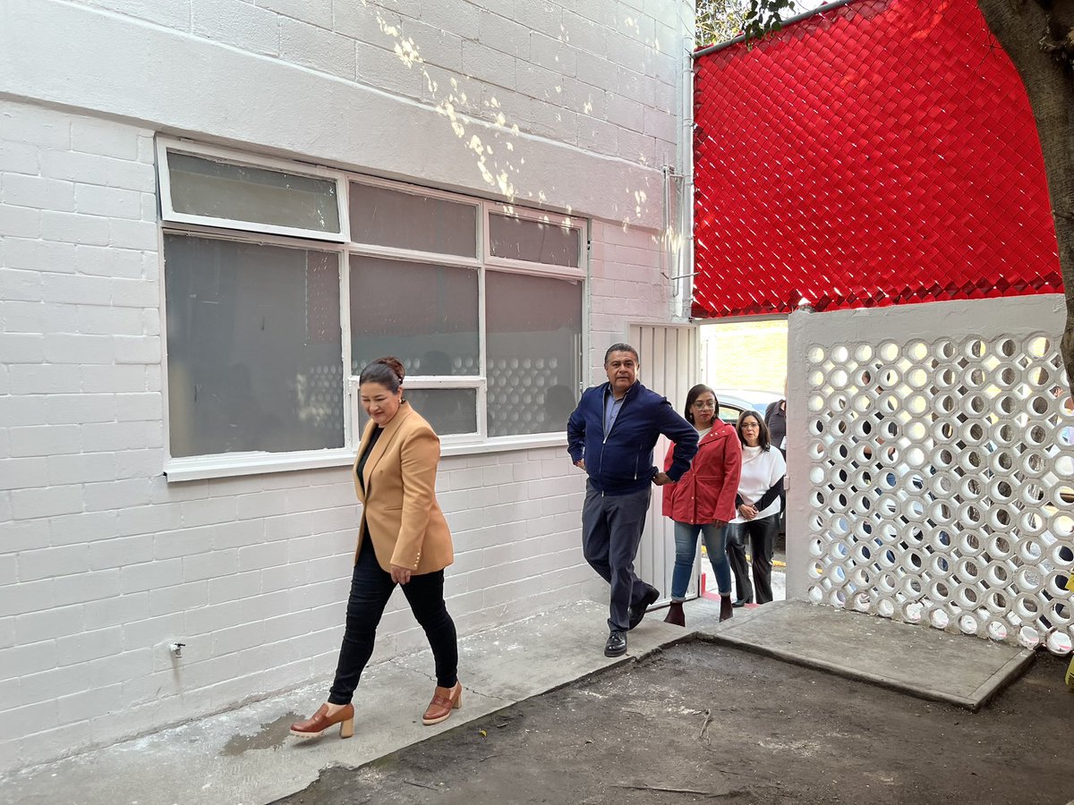 jm_aldez's tweet photo. #VoyAlLado de la Rehabilitación del Centro de Desarrollo Comunitario de San Lucas Tepetlacalco #TrabajamosParaServirte #NuevoGobiernoNuevasIdeas #Sector8 https://t.co/syB3KQN8qz
