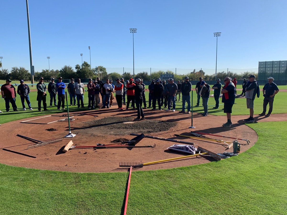 Pros_Choice's tweet photo. Big shoutout to @pioneerathletic for putting on a such great and informative experience @camelbackranch today!
#UseWhatTheProsUse #ProMound https://t.co/k6TPfUDAzj