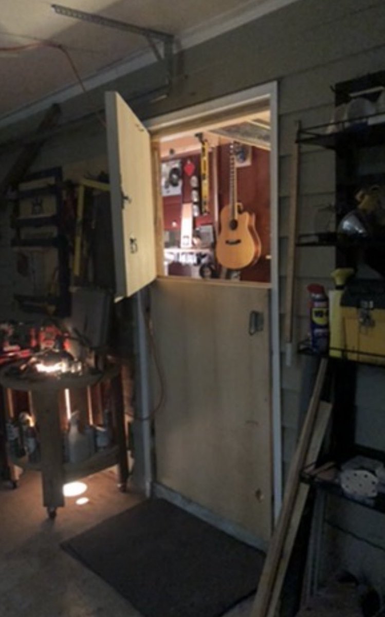delaroache's tweet image. Periscope’n playing music in my garage workshop. #periscope #perimemories