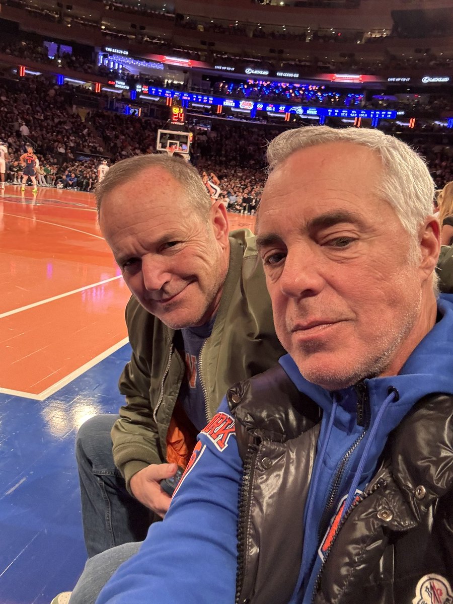 welliver_titus's tweet photo. When your brother from another mother @clarkgregg takes you to the @nyknicks Pure joy!! Go @nyknicks https://t.co/VF4Fb92uHt