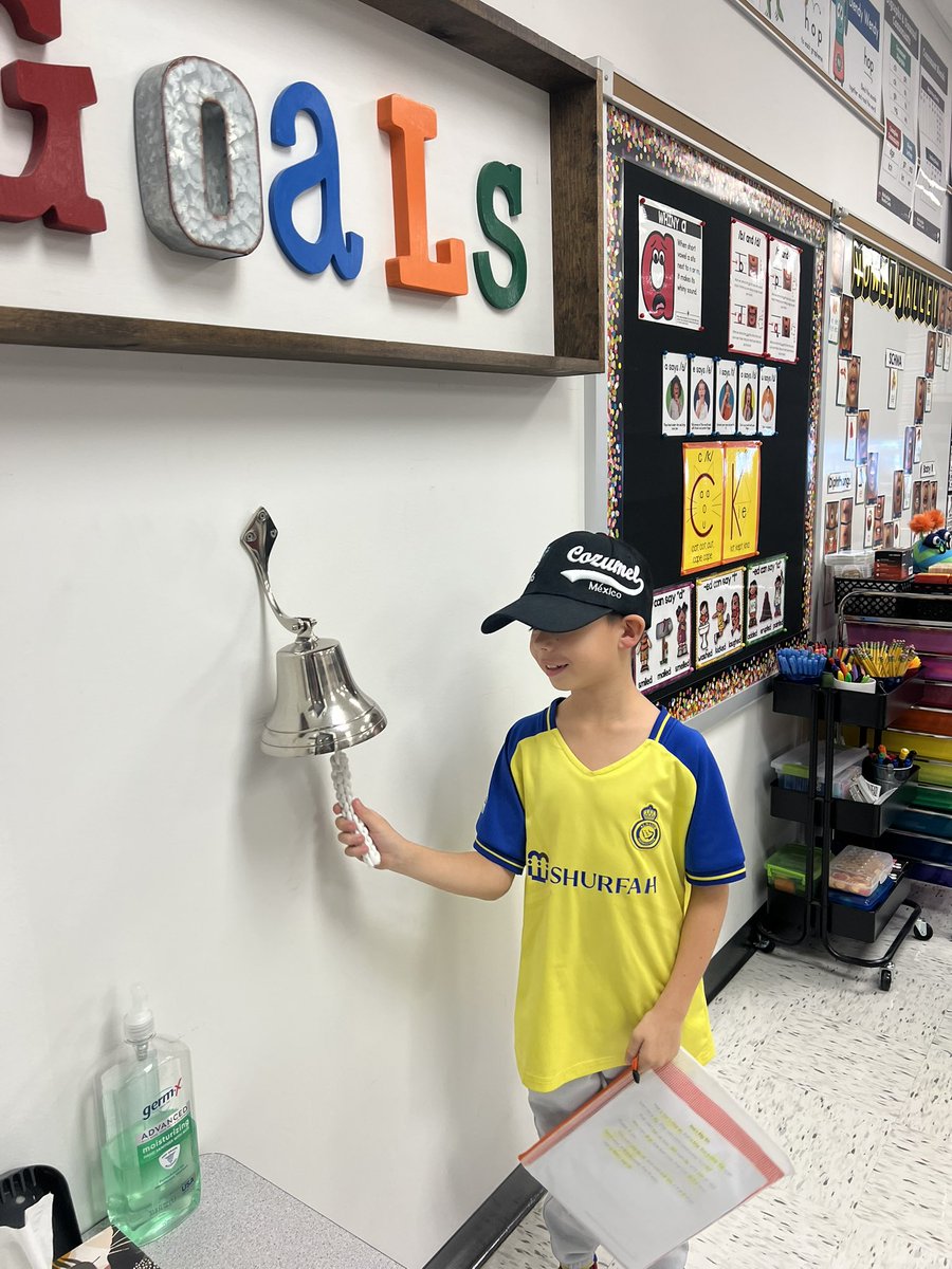 SCEMrsLowder's tweet photo. These first grade readers crushed their reading goals today! 📚 #SCEsoars https://t.co/7d0f1UnPcg