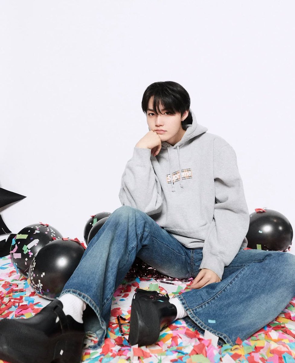 Ccynnnn_'s tweet photo. Happy Birthday Kim Doyoung💖🥰🥳

21 AND TO FOREVER WITH DOYOUNG #DoyoungOurDecember4thStar 
#12월에_나타난_도영이란_별 
#隣で雪が綺麗と笑うのはドヨンちゃんがいい
#DOYOUNG #도영 #ドヨン #TREASURE https://t.co/4qLRb6976I
