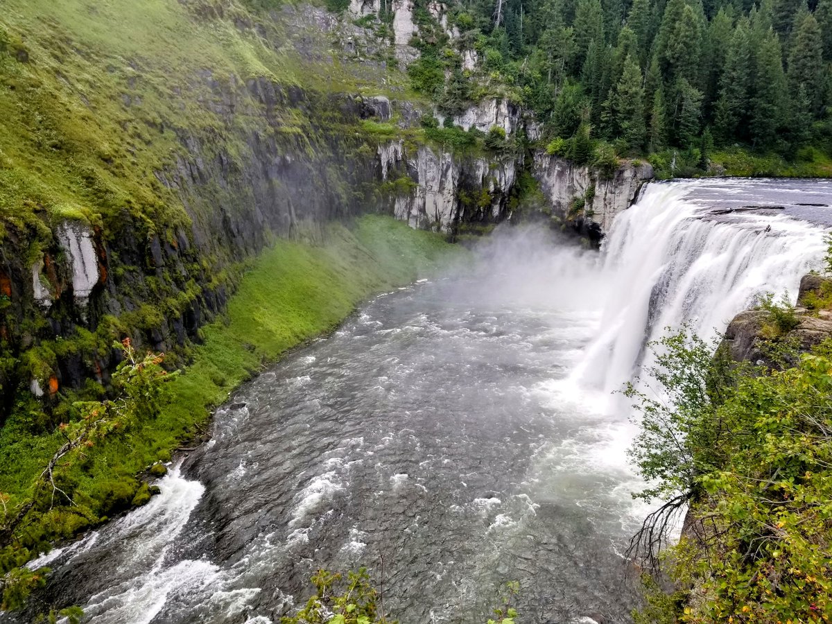 #WaterfallWednesday #nature #adventure #hiking #waterfall #NaturePhotography #NatureLover
