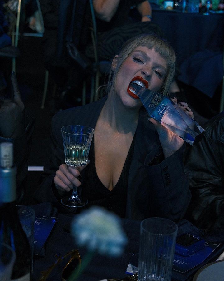 só pra lembrar que a luisa tem um prêmio internacional