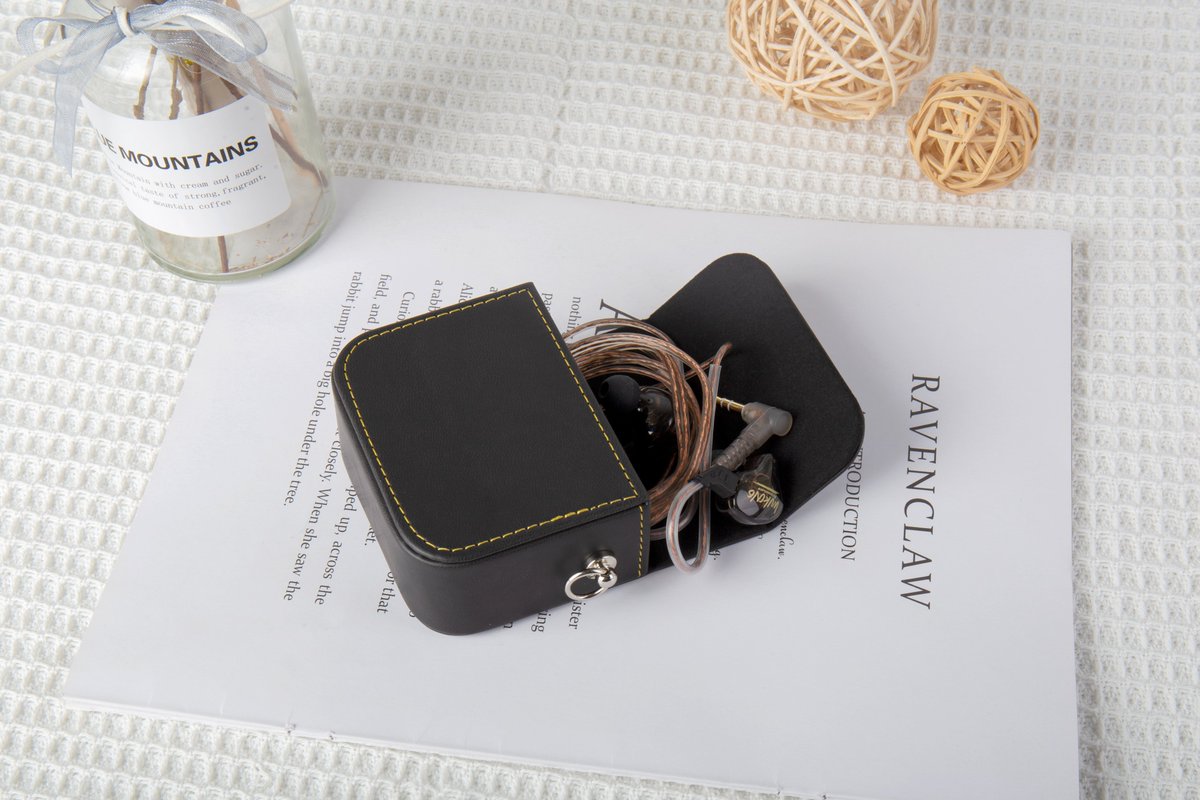 Kbear_Global's tweet photo. New case!
It's easier to take #MONKIE out afterwards🐵
#KBEAR #BP02
Link: https://t.co/QrQb14Oawp
#hifi #Audio #IEM #headphonecase #leathercase https://t.co/xvXXIrVXZL