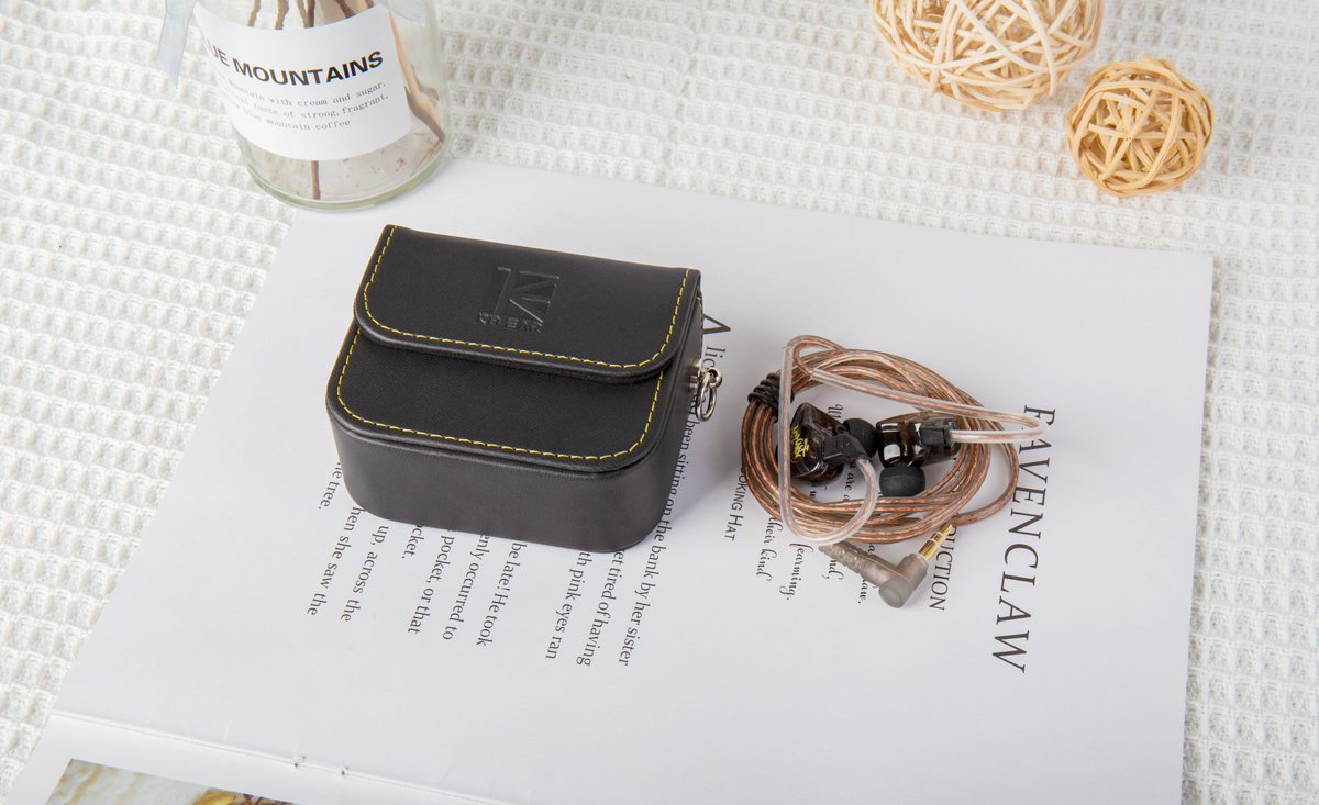 Kbear_Global's tweet photo. New case!
It's easier to take #MONKIE out afterwards🐵
#KBEAR #BP02
Link: https://t.co/QrQb14Oawp
#hifi #Audio #IEM #headphonecase #leathercase https://t.co/xvXXIrVXZL