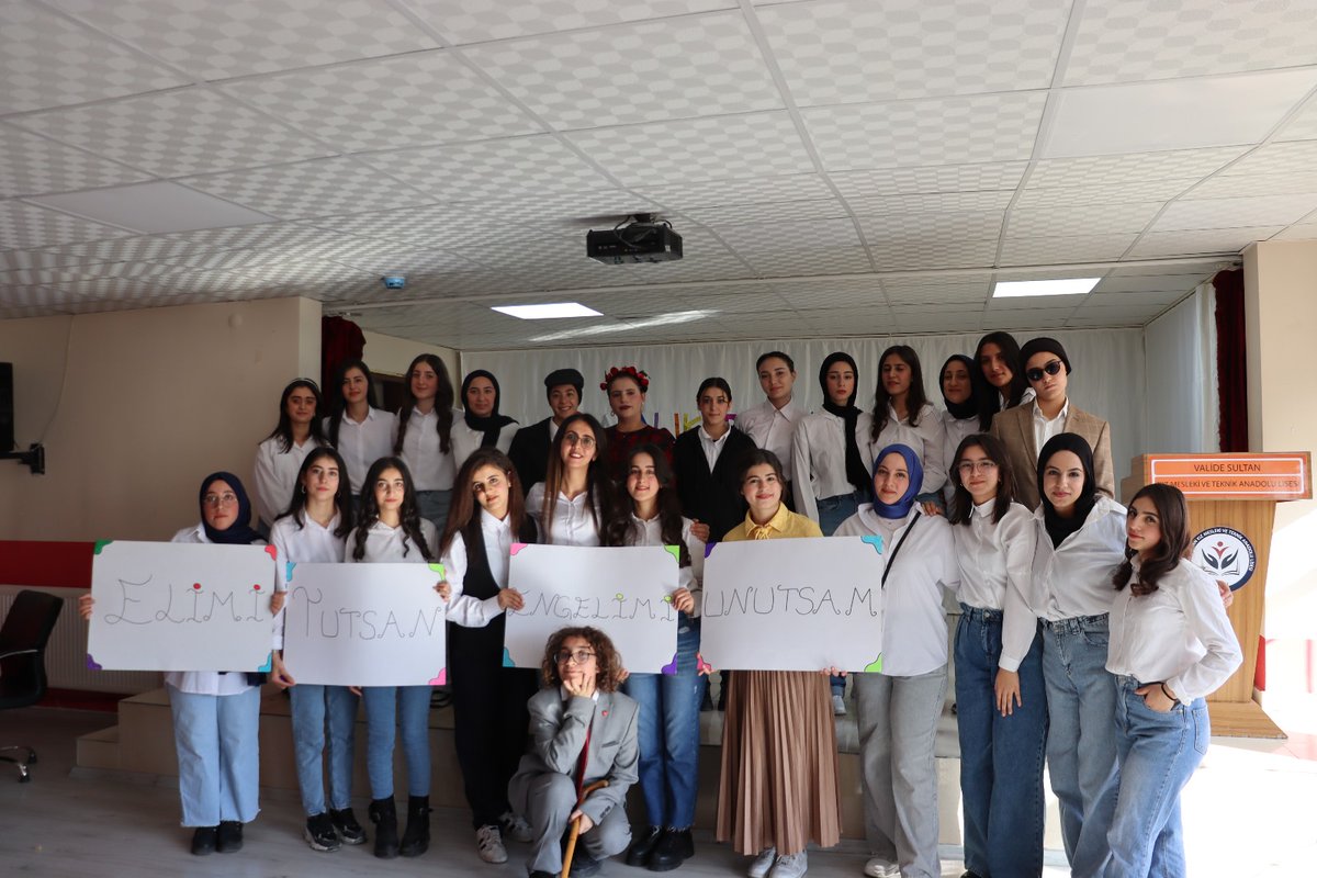 tatvanmem13's tweet photo. 3 Aralık Dünya Engelliler Günü, İlçemiz Valide Sultan Kız Mesleki ve Teknik Anadolu Lisesinde düzenlenen etkinliklerle kutlandı. Emeği geçen öğretmen, öğrenci ve idarecilerimize teşekkür ediyoruz.  “En Büyük Engel Sevgisizliktir”. @tcmeb @Yusuf__Tekin @Bitlis_Mem https://t.co/iMxWM3Wu7X