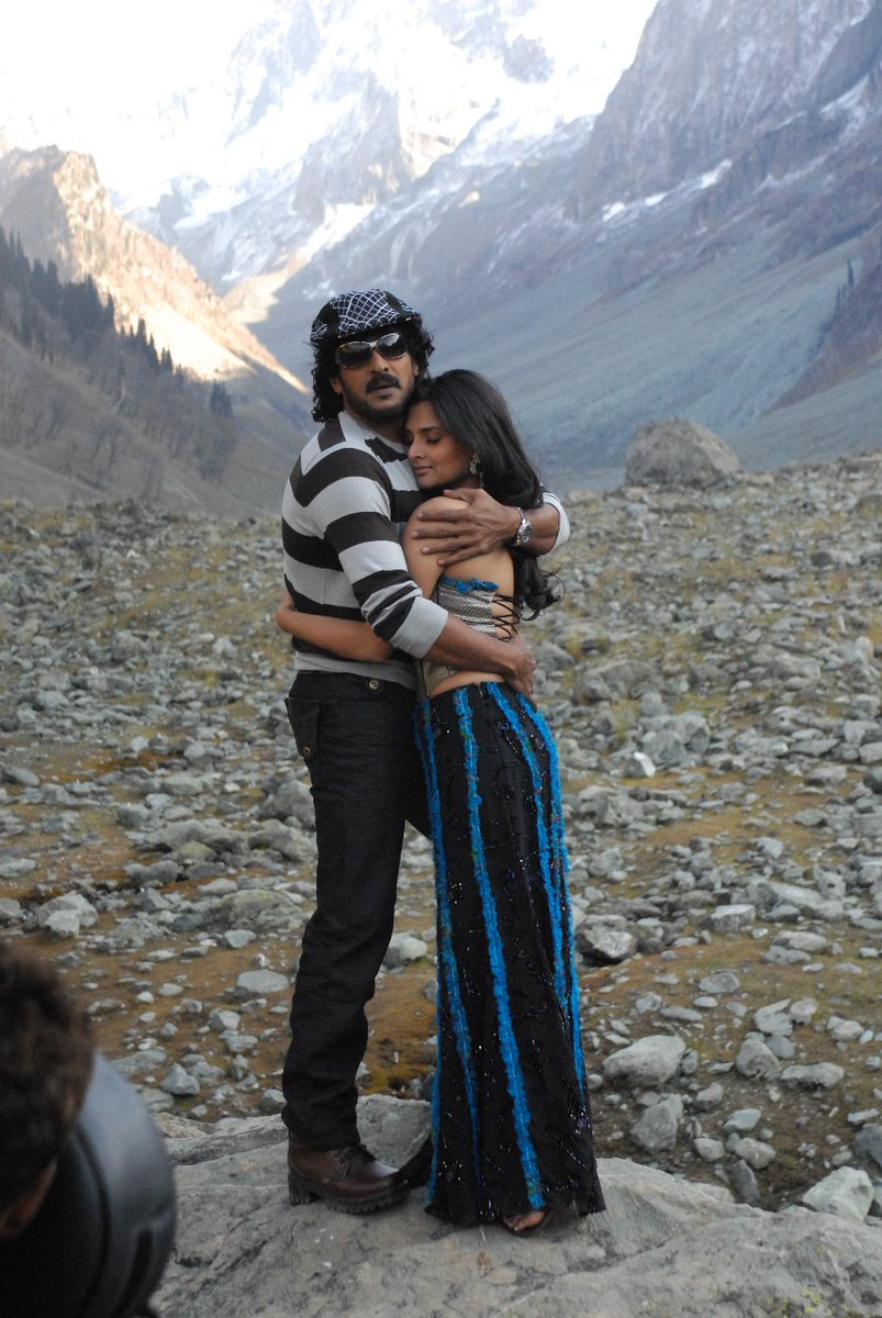 BangaloreTimes1's tweet photo. .@nimmaupendra #Ramya starrer Raktha Kashmira will be released in the next year 

#upendra #Uppifans #Ramya #ramyafans #Sandalwood #Kannadafilmindustry #KFI https://t.co/iHxZRimg2d