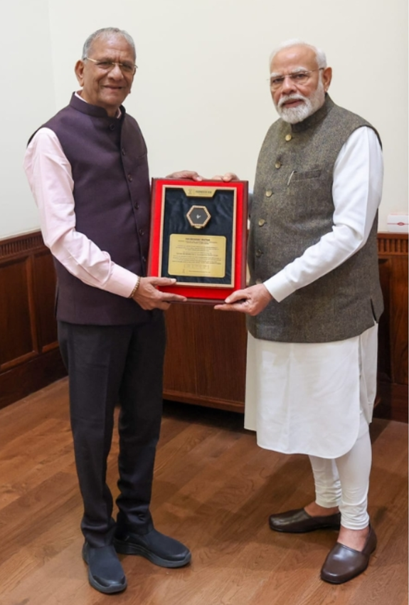 SRK’s Govind Dholakia gifts Indian map-shaped ‘Navbharat Ratna’ diamond to PM Modi
