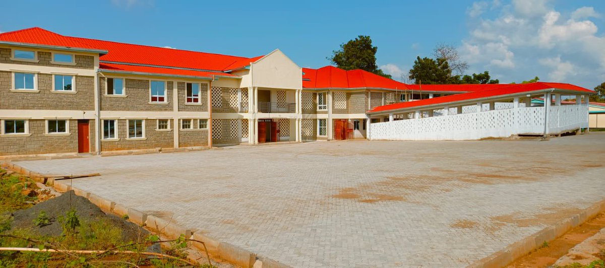 orengo_james's tweet photo. Surgical Theater and ICU Complex at the Siaya County Referral Hospital progress update.
The construction of the complex is progressing on well. The Complex shall have 4 Theater Rooms, a 10-bed capacity ICU, Laboratory, Pharmacy, among other key services. Afya Bora, Maisha Bora. #Nyalore