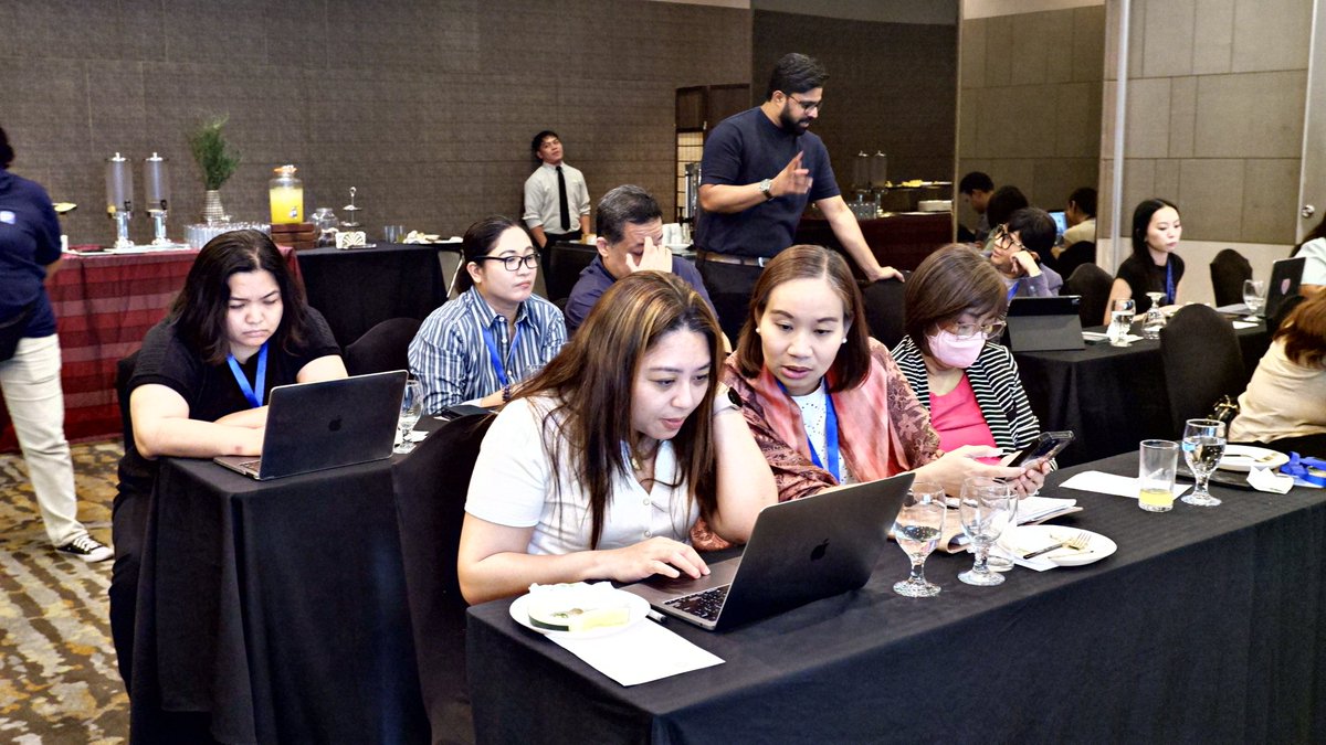 SCoReInd's tweet photo. We’re thrilled to share the success of the #AI Masterclass in PR &amp; Communications organised by @PRSPofficial &amp; conducted by SCoRe’s Director &amp; CEO, @hemantgaule
This AI masterclass was an opportunity for #PRProfessionals to learn to integrate #ChatGPT into the campaigns
#PRSchool https://t.co/645O1Dm3IQ