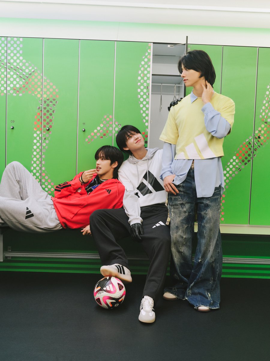 fashionjp's tweet image. ＼#JO1 がモデルを務めるキャンペーンビジュアルが公開❗️／

アディダススポーツウェアレーベルから新コレクション「#ADIDASESSENTIALS（#アディダスエッセンシャルズ）」がローンチ！アンバサダーのJO1がドイツで自由に楽しむ日常の姿にも注目👀🌈

▶️soen.tokyo/fashion/news/j…

@official_jo1