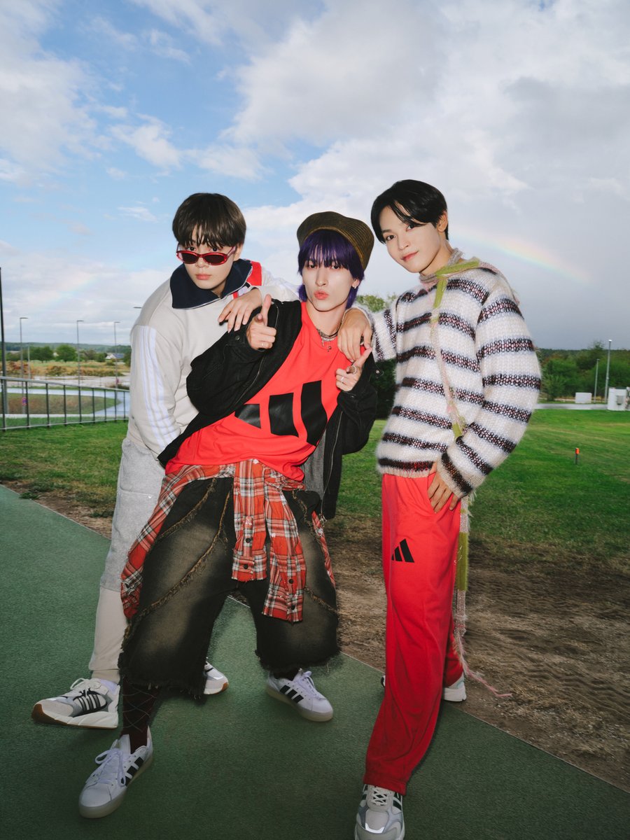 fashionjp's tweet image. ＼#JO1 がモデルを務めるキャンペーンビジュアルが公開❗️／

アディダススポーツウェアレーベルから新コレクション「#ADIDASESSENTIALS（#アディダスエッセンシャルズ）」がローンチ！アンバサダーのJO1がドイツで自由に楽しむ日常の姿にも注目👀🌈

▶️soen.tokyo/fashion/news/j…

@official_jo1