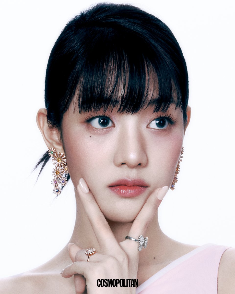 official_i_dle's tweet photo. #MINNIE x #Damiani
@cosmokorea

#여자아이들 #GIDLE
#민니
#Cosmopolitan https://t.co/eYLcXUhKrg