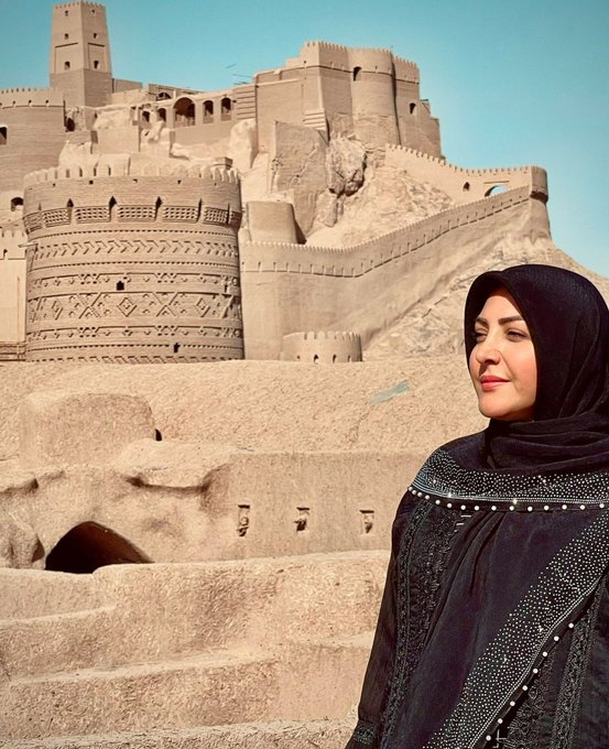 gadabala110's tweet photo. من شیر زنی میبینم که یک تنه گله کفتارها رو درید شما چی؟

((نقاب وفاقشون افتاد و نفاقشون عیان شد)) https://t.co/basNnDeiBf