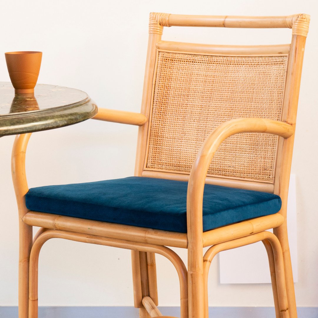 KOKMaison's tweet photo. https://t.co/72oXizIZvW

#fauteuilrotin #années70 #déco #velours #luxe #Riviera #laiton #décointérieur #kokmaison #rotin #rattan #rattanarmchair #interiordeco https://t.co/mcF6GeniPE