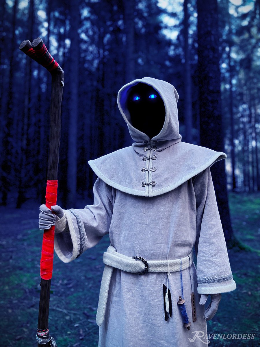 “But why should anyone be afraid of me?”

Here’s one final photo of my Bobbin Threadbare cosplay from Loom. The photo was taken by void256 and edited by me.

#Amiga #RETROGAMING #cosplay