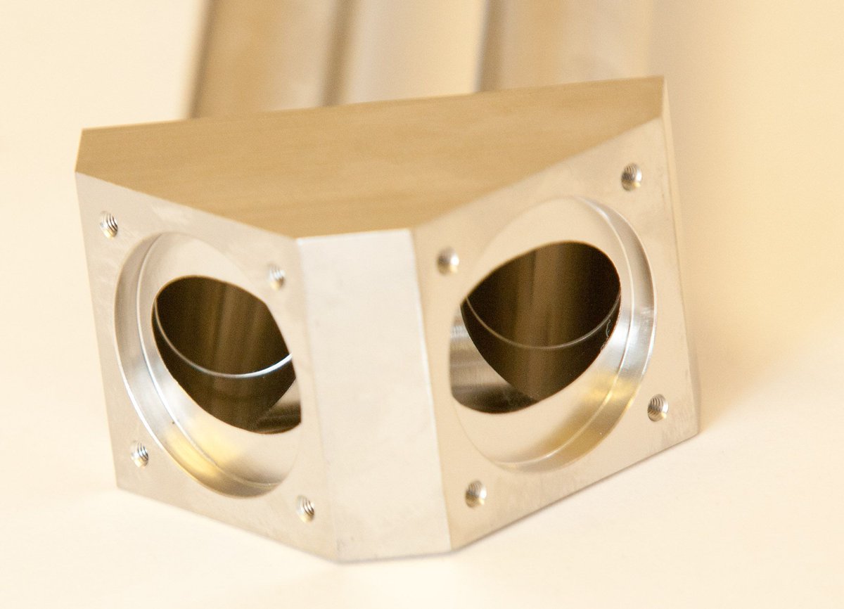 Precision matters in #Aerospace &amp; #Medical industries.

Roscomac meets the highest standards with cutting-edge CNC machining 💡 Learn more roscomac.com/services/

#CNC #Manufacturing