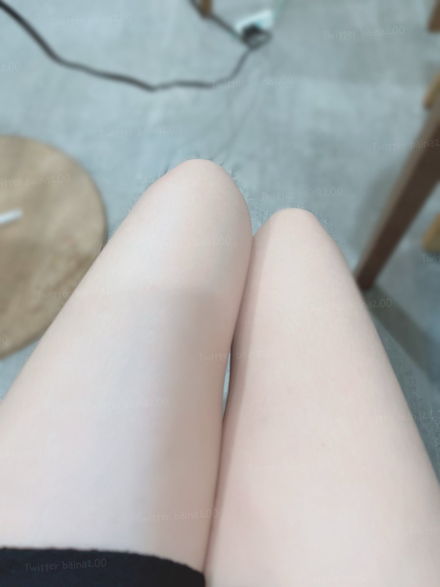 大家從昨晚開專題辯論大會到現在，插不上嘴的小白只能在旁邊偷滑推特…
不小心看濕後再假裝很正經的抬起頭給個反應：嗯嗯 大家說得對、我 我認為這個想法也不錯呢…( ﾟ∀ﾟ ; ) https://t.co/PASsnProLt