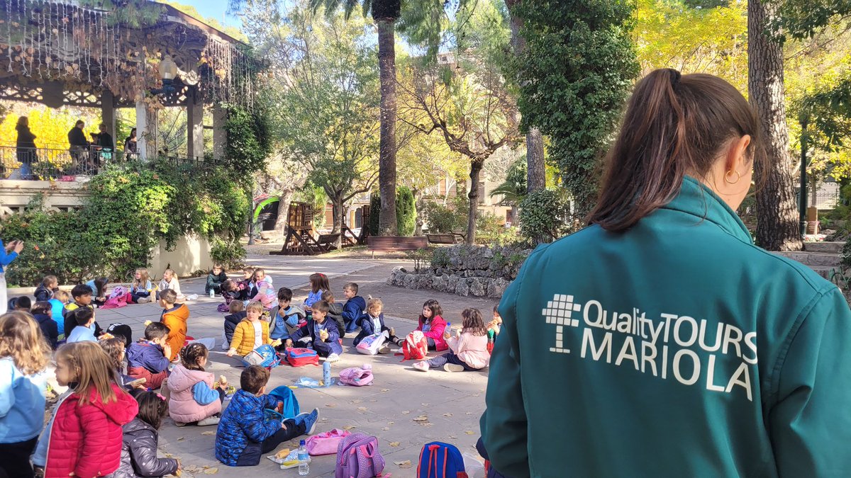 ⭐ Excursión escolar Betlem de Tirisiti #Alcoy 😀 

👉 Una jornada qué incluye visita al casal del Nadal, representación Betlem de Tirisiti, talleres, juegos y dinámicas con monitores 

🌲 #Alcoi ciutat del Nadal